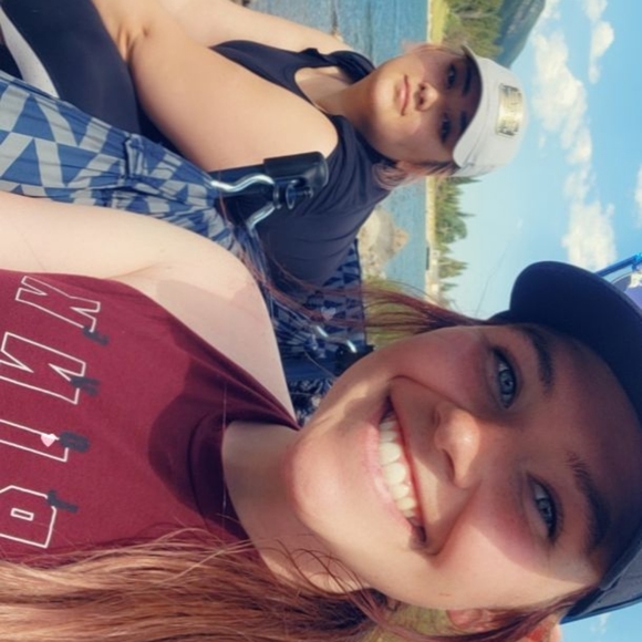 Meet your Posher, Aavry - Picture 2 of 3